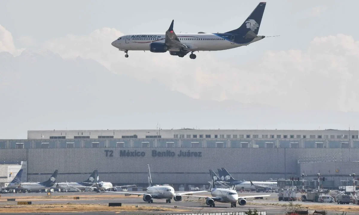 El AICM instó a los usuarios que tienen un vuelo programado, anticipar su llegada debido a remodelaciones en el estacionamiento del recinto.