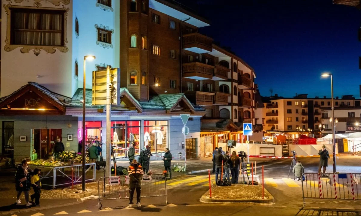 Se presume que varias docenas de personas murieron y alrededor de 100 resultaron heridas después de que un incendio arrasara un bar abarrotado en la lujosa estación de esquí suiza de Crans-Montana, dijo la policía suiza el 1 de enero de 2026.
