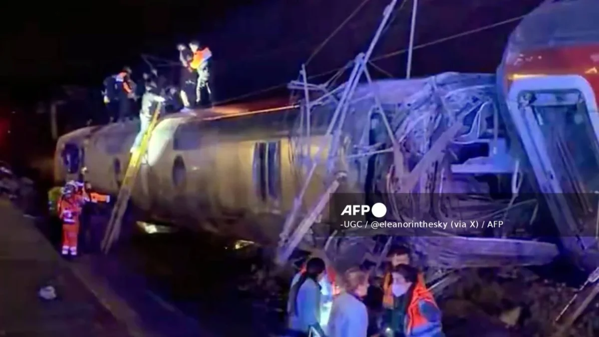 Sube a 39 los muertos por la colisión de dos trenes en España