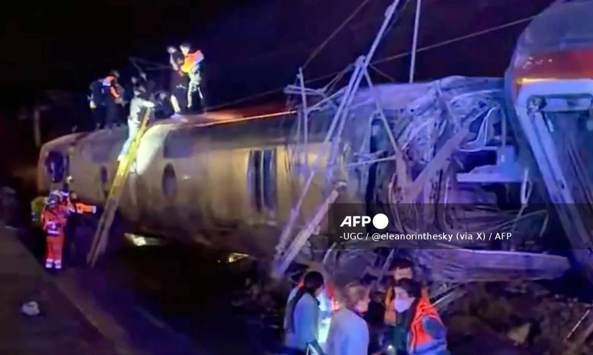 Sube a 39 los muertos por la colisión de dos trenes en España