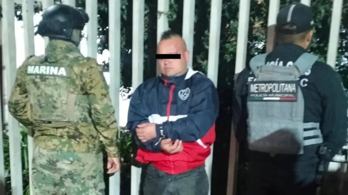 Sujeto agrede con un machete a dos hombres en Ecatepec, autoridades federales y municipales ya lo detuvieron.