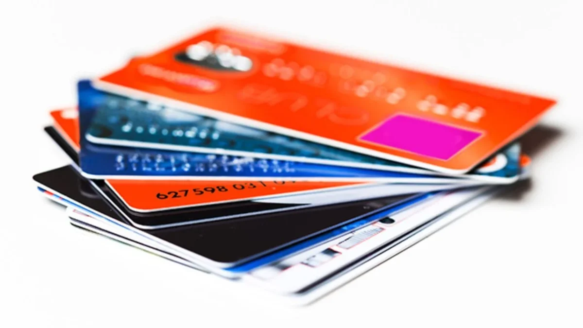 Topar las tasas de tarjetas limitará el crédito: expertos