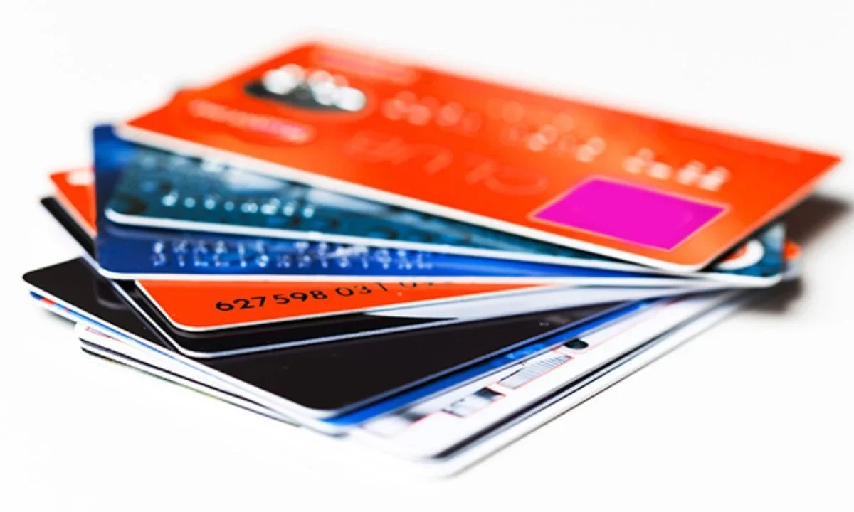 Topar las tasas de tarjetas limitará el crédito: expertos