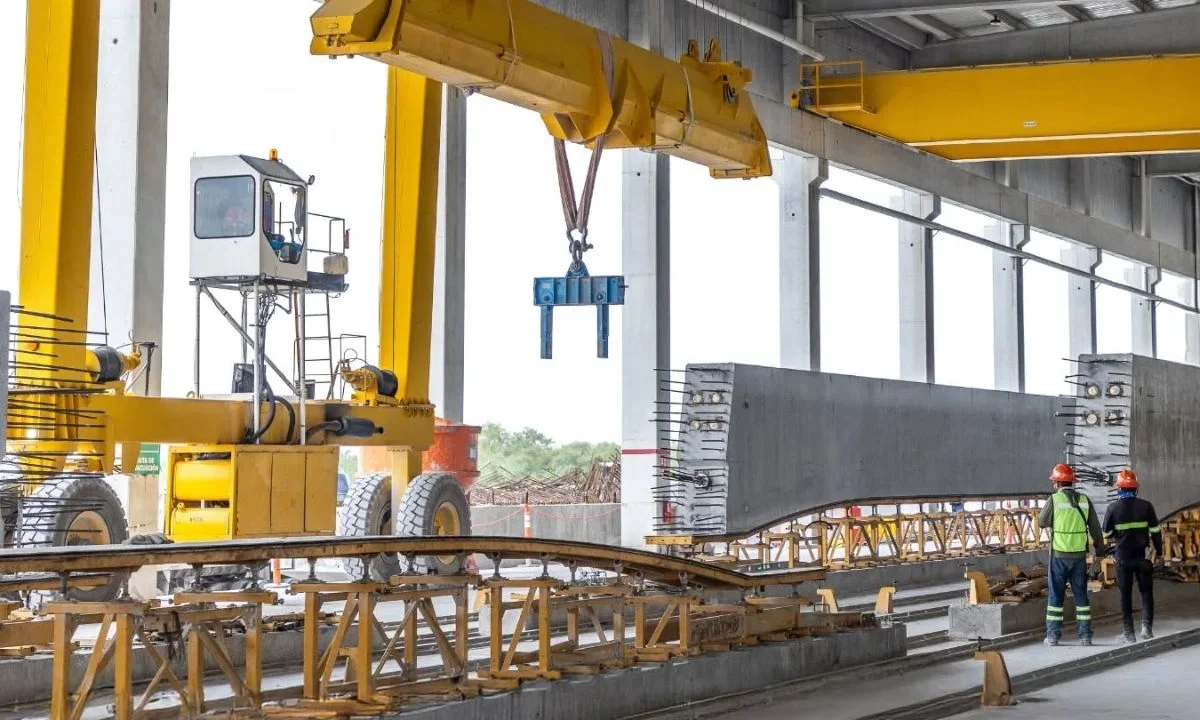 Trabajador sufre accidente en obras de la Línea 6 del Metro en Nuevo León