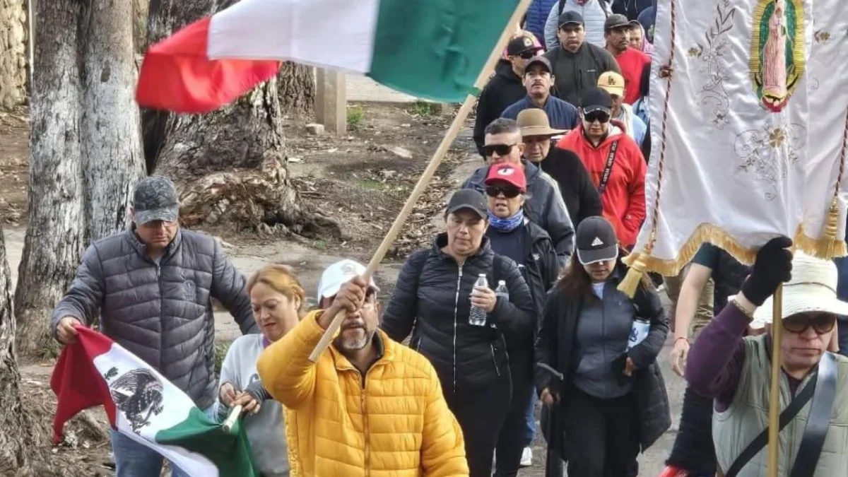 Trabajadores de Nayarit, marcharon de Tuxpan a Tepic, por falta de pago de prestaciones y para denunciar criminalización de la protesta.