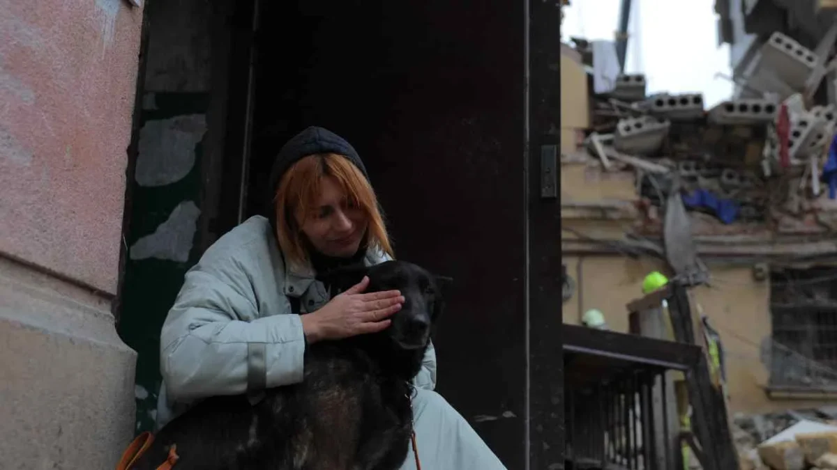 CAOS. La ciudad de Odesa sufrió una oleada de drones que destruyó inmuebles y dejó más de 30 heridos, entre ellos menores y una mujer embarazada.