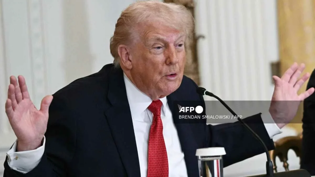El presidente de EU, Donald Trump, amenaza con aranceles a países que no respalden sus planes con Groenlandia.