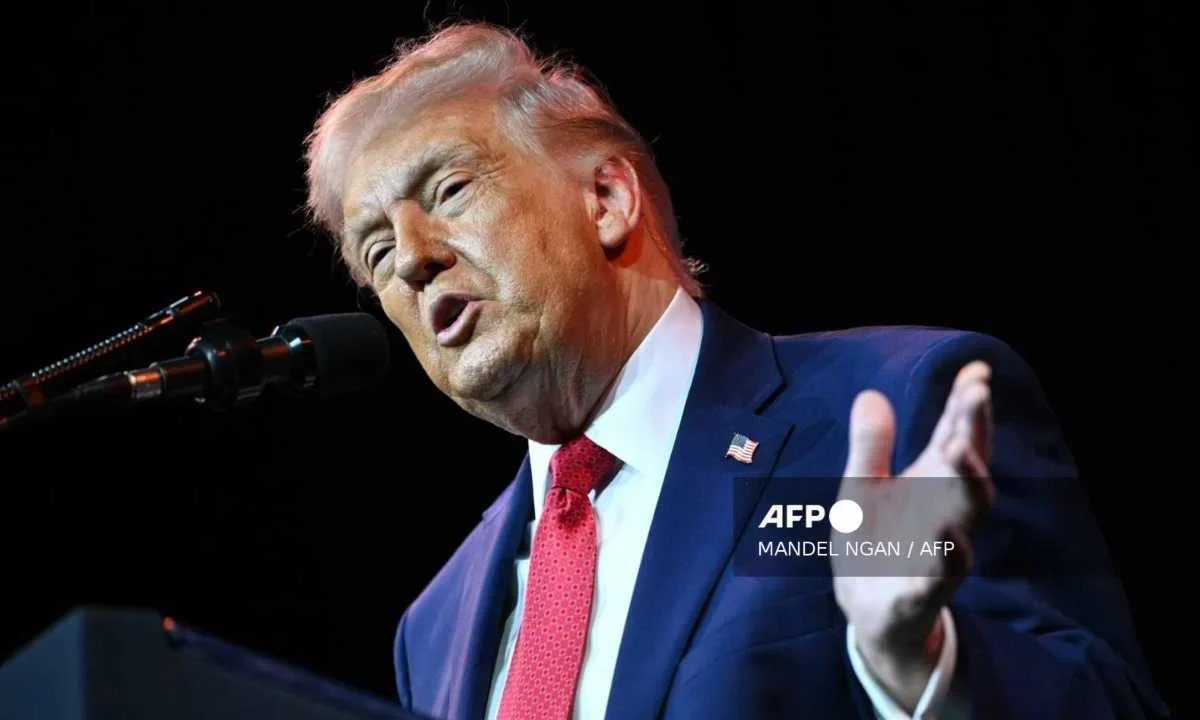 El presidente de EU, Donald Trump, eleva amenaza a México y plantea ataques terrestres a cárteles.