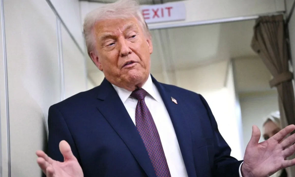 Donald Trump volvió a generar polémica internacional tras ironizar sobre el papel de la OTAN y formalizar la salida de Estados Unidos de la Organización Mundial de la Salud.