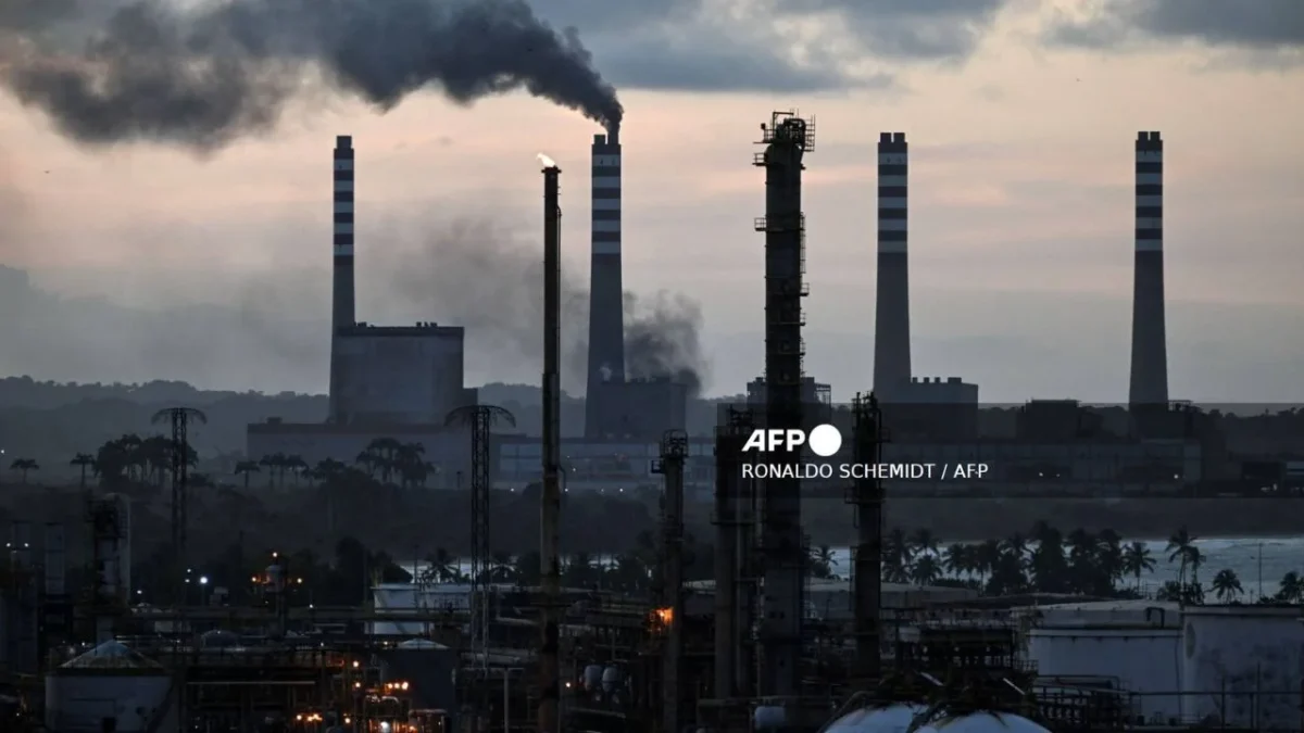 Venezuela contempla la posibilidad de una apertura petrolera con el fin de facilitar los negocios con EU e incrementar el flujo de dólares.