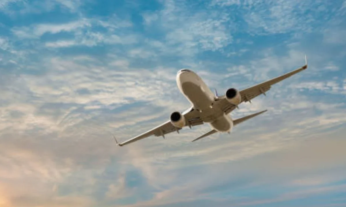 El aumento en la TUA impactará el costo final de los boletos para quienes viajen desde el AICM a partir de 2026.