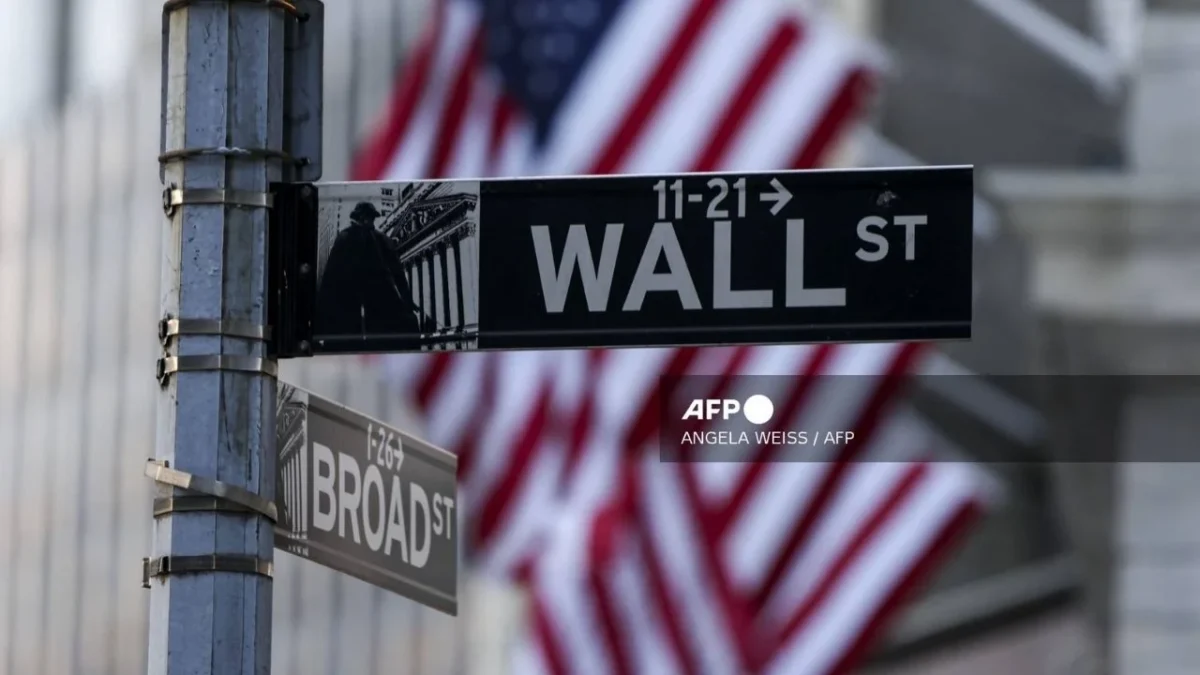 Wall Street cerró a la baja tras publicación de un índice de inflación en EU que no cambió las expectativas de la Fed.