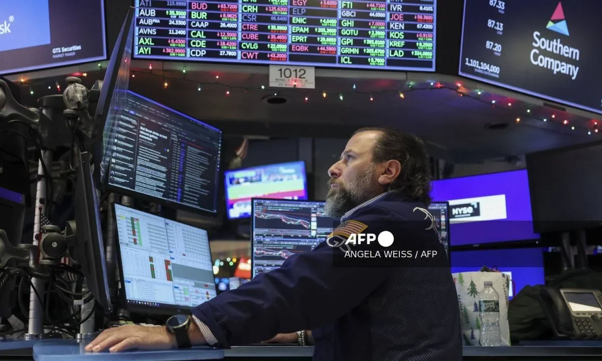 Con inversores mostrando apetito por los activos estadounidenses, en particular por el sector tecnológico, Wall Street continúa en verde.