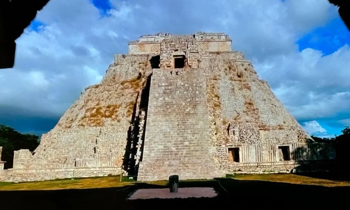 El secretario de Fomento Turístico de Yucatán, Darío Flota, destacó el desarrollo del turismo comunitario donde conviven con familias mayas.