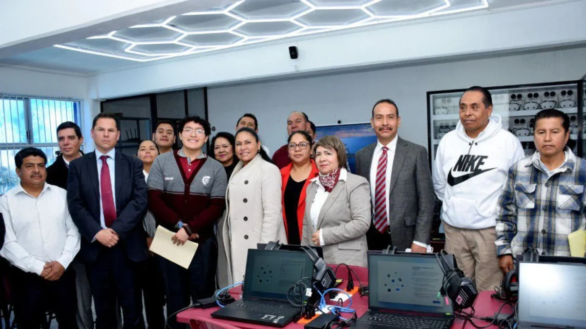 Ana Lilia Rivera encabeza la apertura del Laboratorio de Inteligencia Artificial del CBTis 303