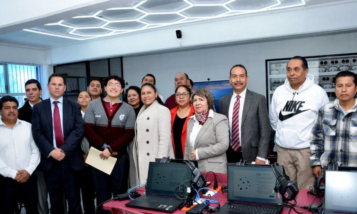 Ana Lilia Rivera encabeza la apertura del Laboratorio de Inteligencia Artificial del CBTis 303