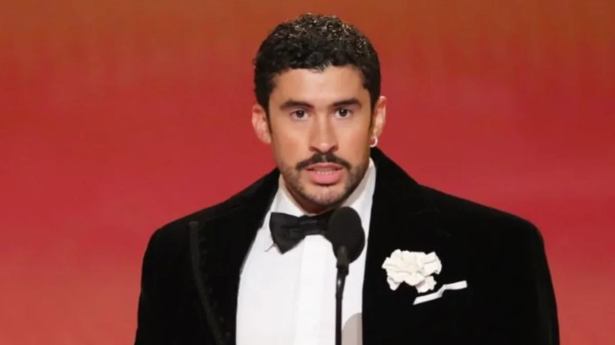 Bad Bunny arremete contra el ICE en el podio de los Grammys