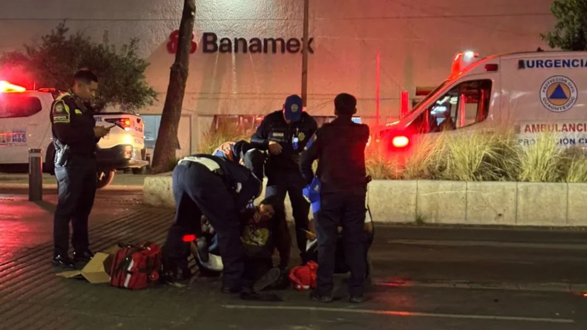 Motociclista arrolla a familia en cruce peatonal sobre Ribera de San Cosme