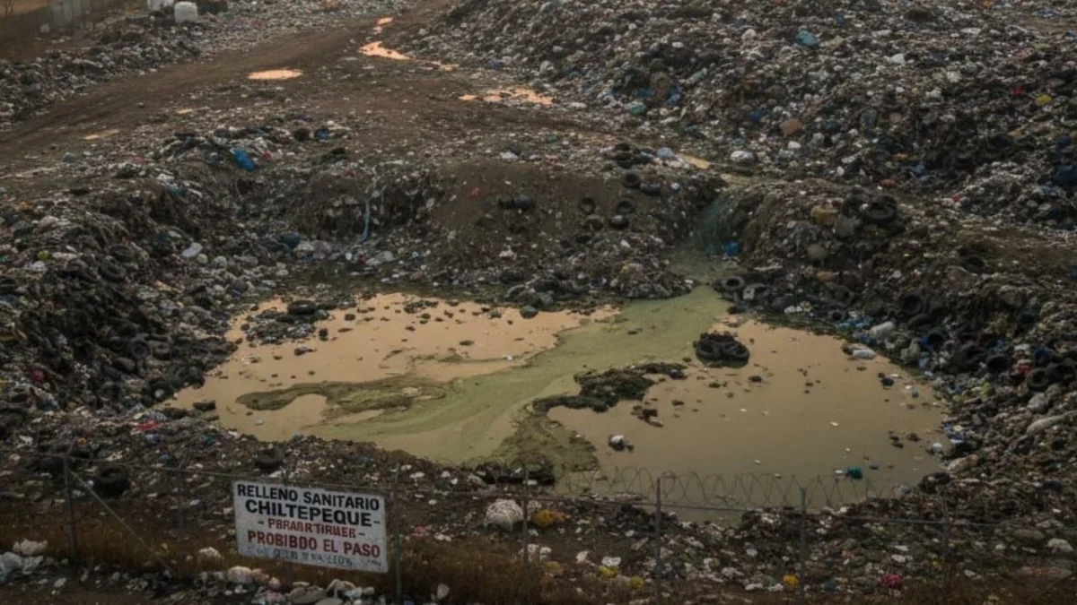 Organizaciones y habitantes denuncian crisis sanitaria y ambiental en tiradero de Chiltepeque