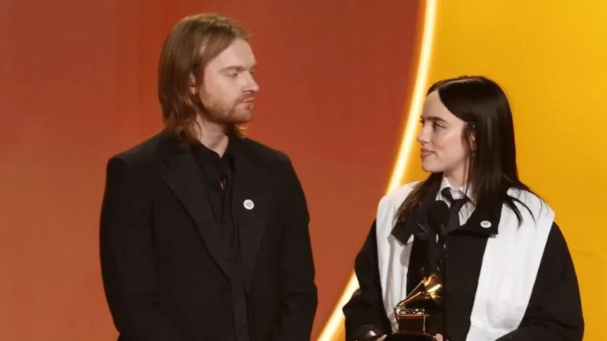 'Pues que devuelva su mansión': usuarios critican a Billie Eilish por su discurso en los Grammy