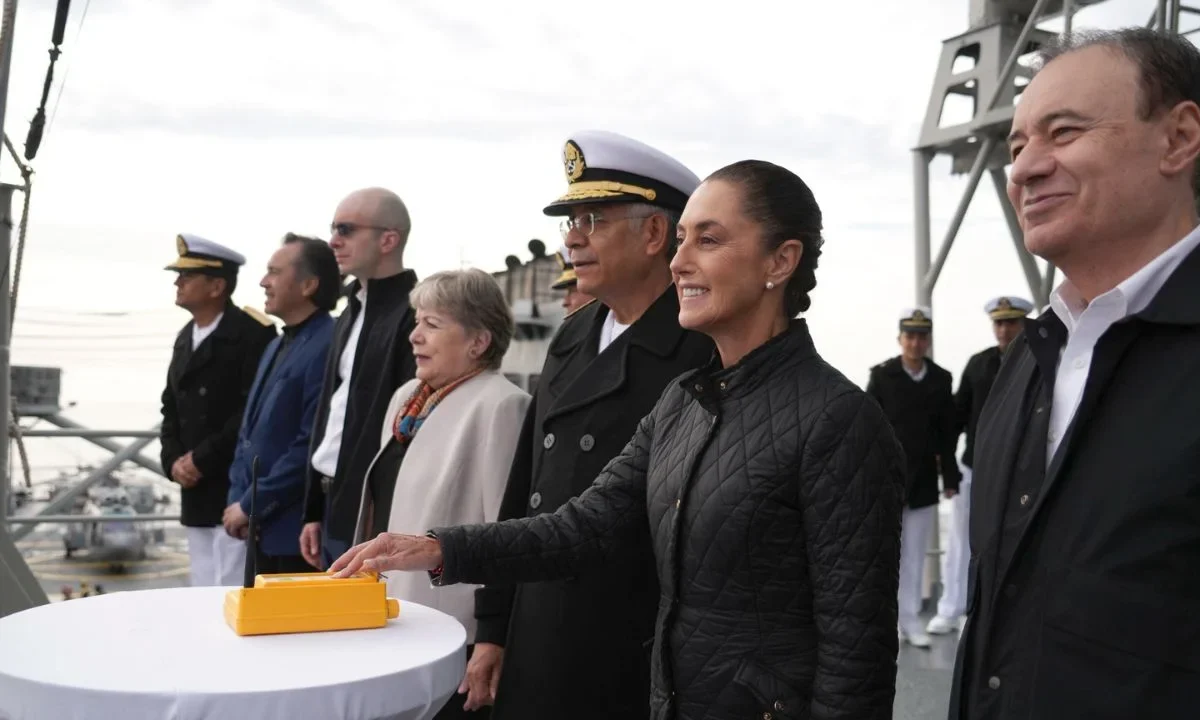 Sheinbaum encabeza hundimiento de exbuque 'Corrientes' en Guaymas para crear arrecife
