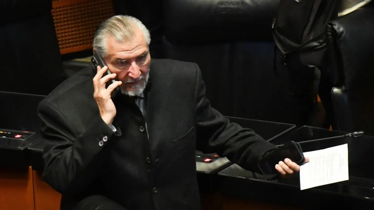 Adán Augusto López deja la coordinación de senadores de Morena
