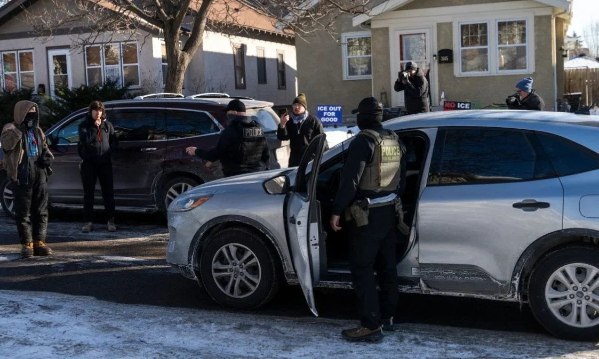 Tras las muertes de los estadounidenses Renée Good y Alex Pretti, agentes del ICE portarán una cámara corporal, de momento en Minneapolis.