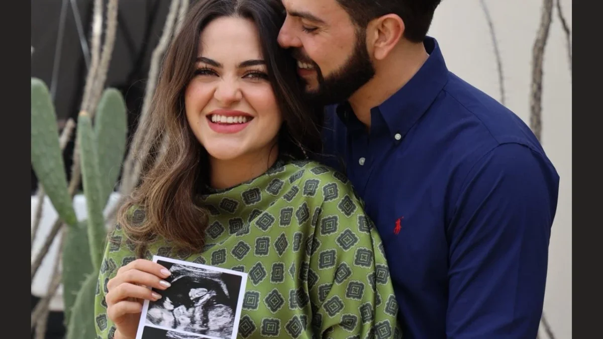 Andrea Chávez Treviño anunció a través de redes sociales que se encuentran a la espera de su primer hijo junto a su pareja Emil Kamir.