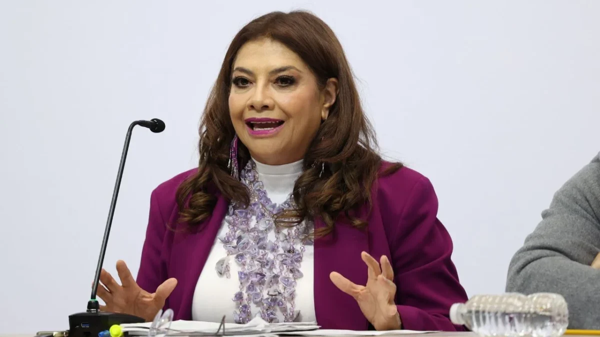 Anuncia Brugada módulos de vacunación contra sarampión en Metro CDMX