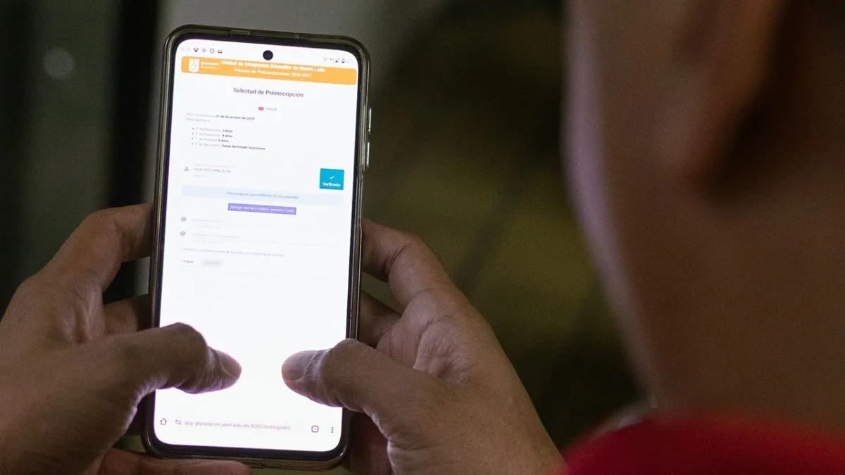La constancia de asignación permitirá a los padres de familia oficializar la inscripción de los estudiantes en el plantel asignado.