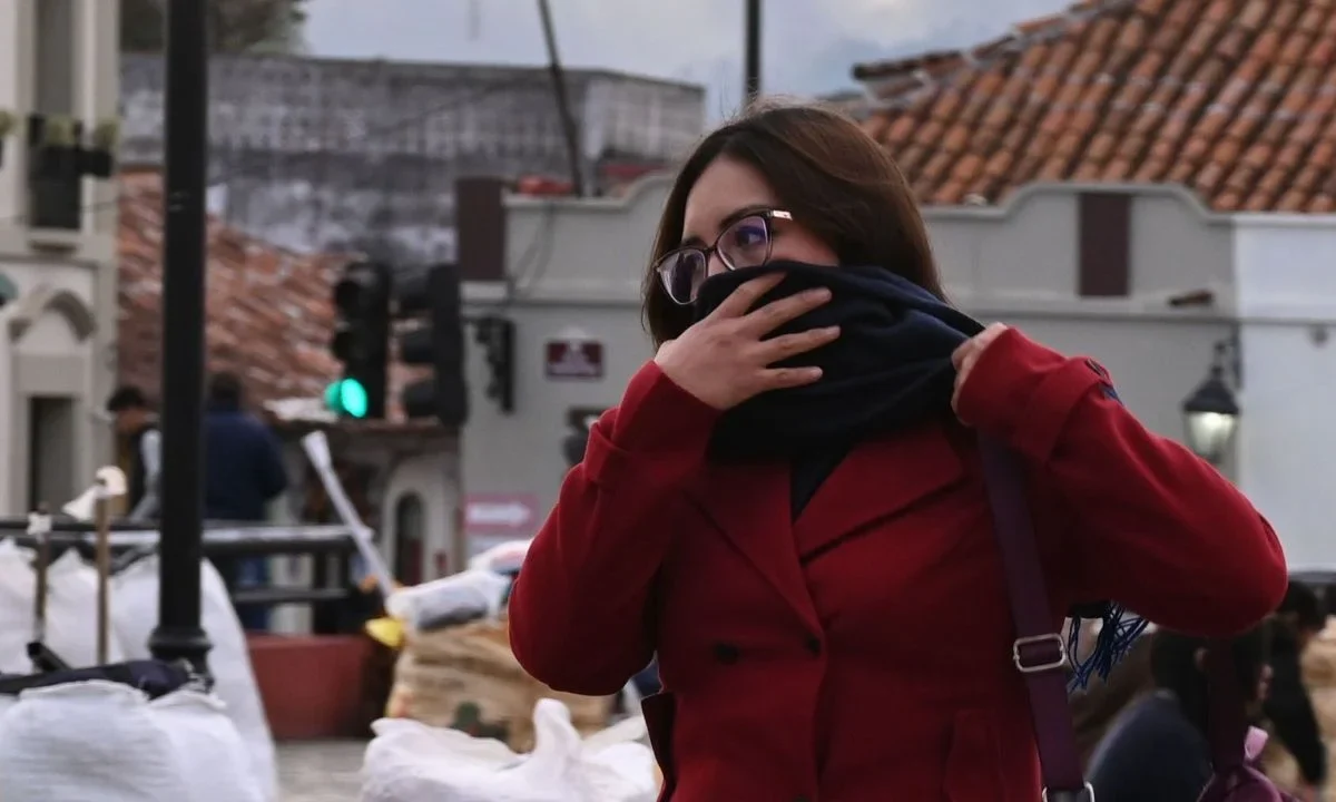 La SGIRPC activó alertas en varias alcaldías de la CDMX por temperaturas de entre 1 y 6 grados Celsius y posibles heladas durante la madrugada.