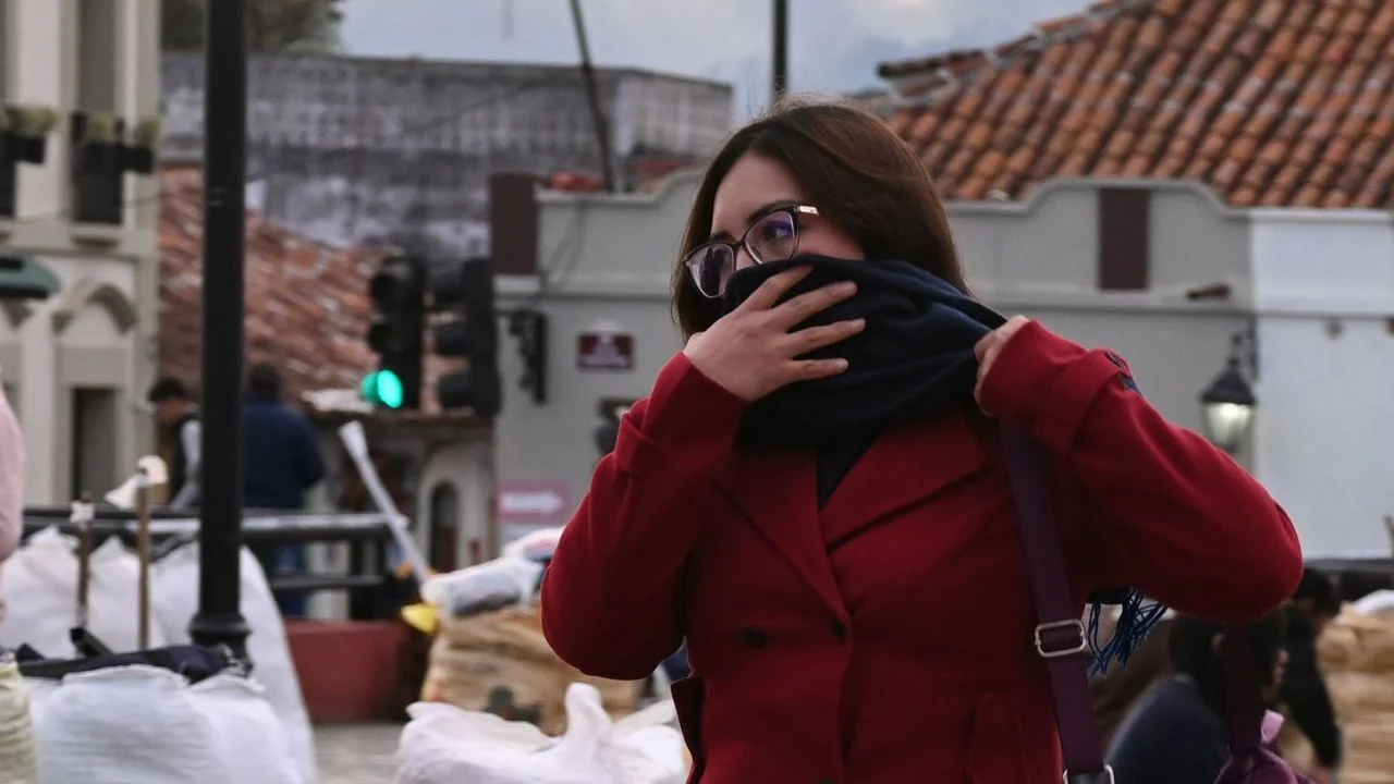 La SGIRPC activó alertas en varias alcaldías de la CDMX por temperaturas de entre 1 y 6 grados Celsius y posibles heladas durante la madrugada.