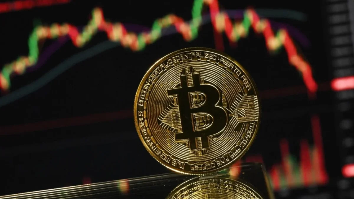 Bitcoin extendió su caída de precios este jueves para cotizar por debajo de los 70 mil dólares por primera desde noviembre 2024.