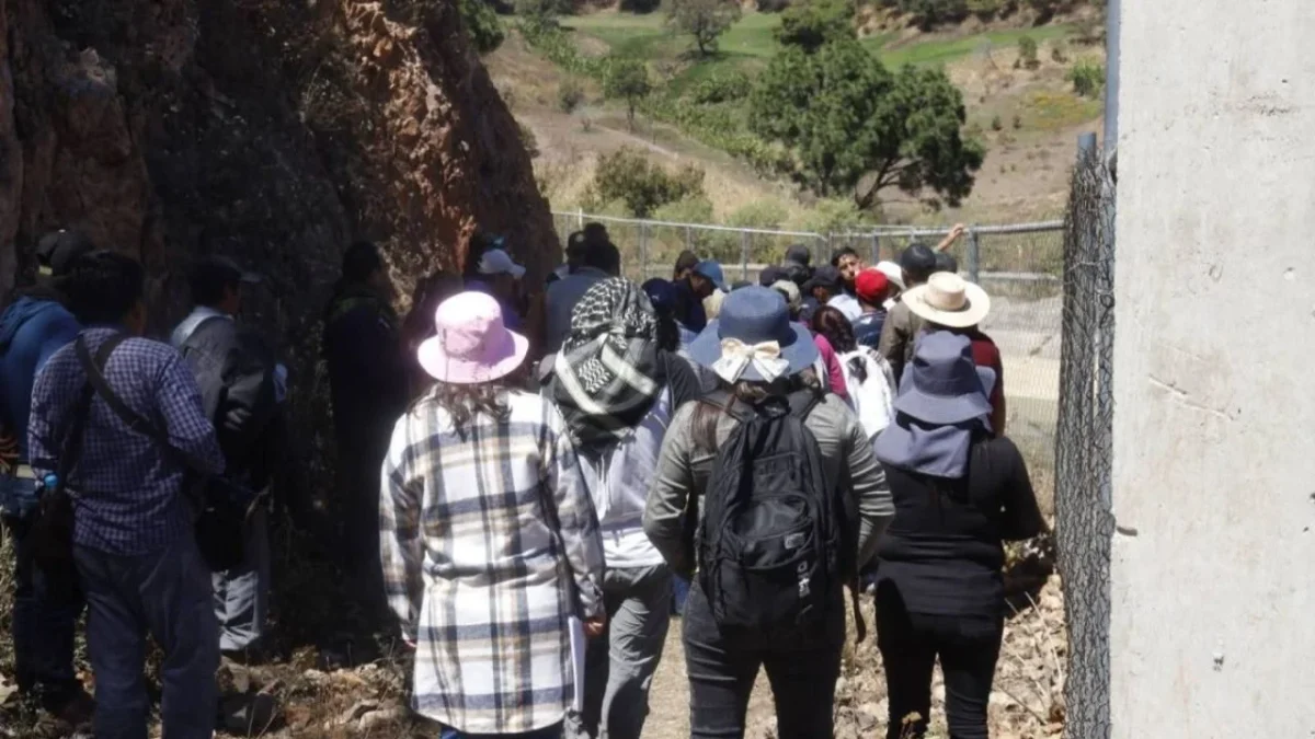 Buscadoras del colectivo Luciérnagas recorrieron la comunidad de Huiztlatzala, en la región de La Montaña de Guerrero, donde constataron viviendas vacías y el desplazamiento de decenas de familias por la violencia.