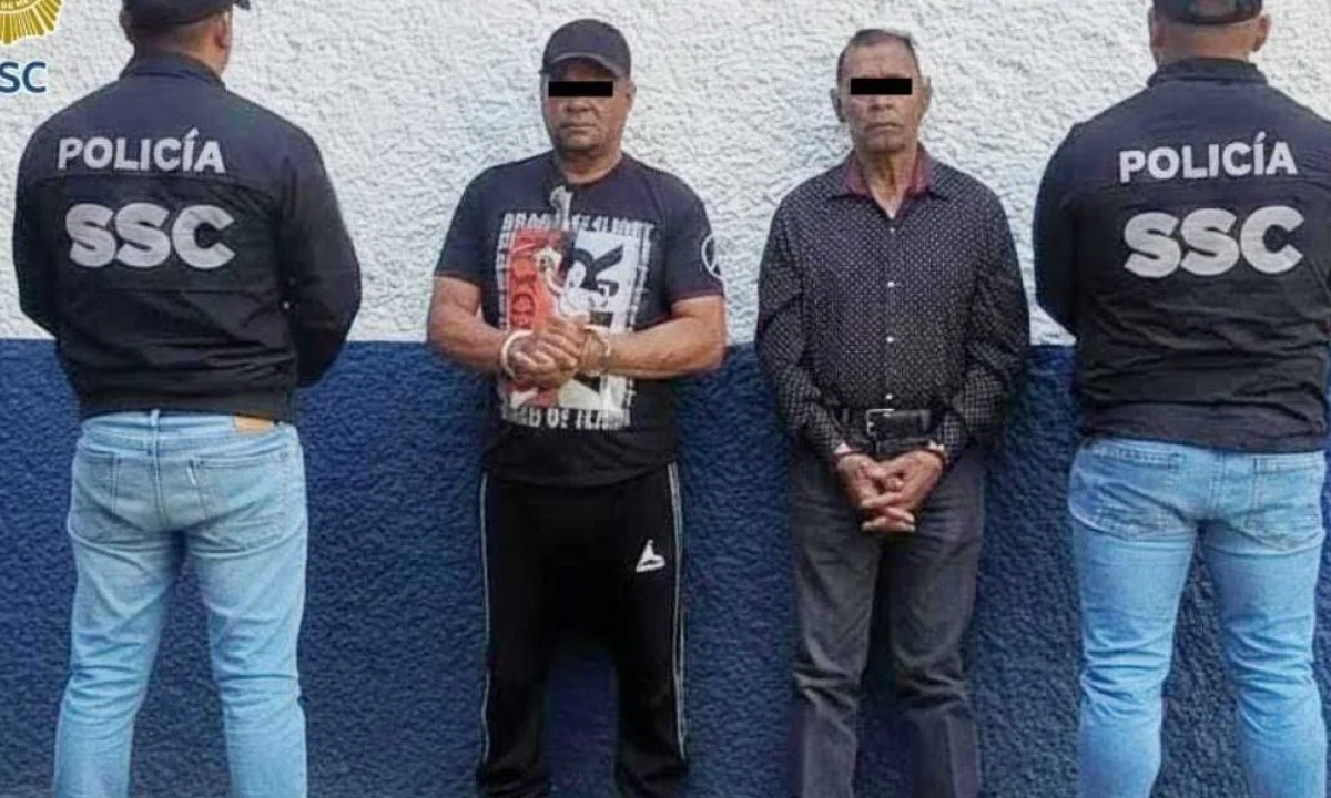 Detienen en la alcaldía Cuauhtémoc a dos hombres señalados como presuntos integrantes, del “Cártel 2 de Abril”, vinculados a La Fuerza Antiunión, acusados de extorsionar a comerciantes del Centro Histórico.