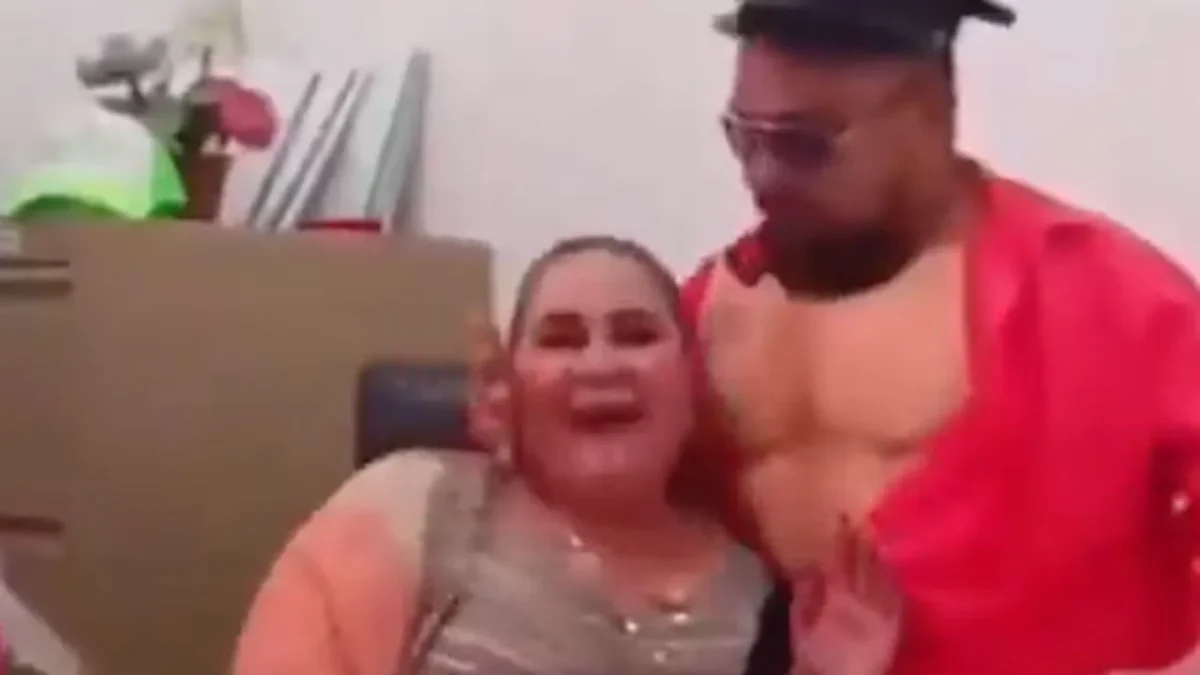 Rosa María Huerta, regidora de Rioverde por el PVEM, celebró su cumpleaños con ‘stripper’ en su oficina y en horario laboral.
