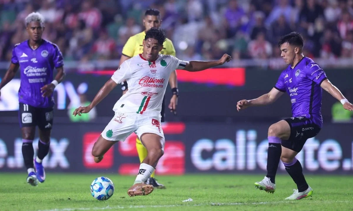Las Chivas de Guadalajara vencieron 2-1 a Mazatlan en El Encanto enviando a los cañoneros al último lugar de la tabla.