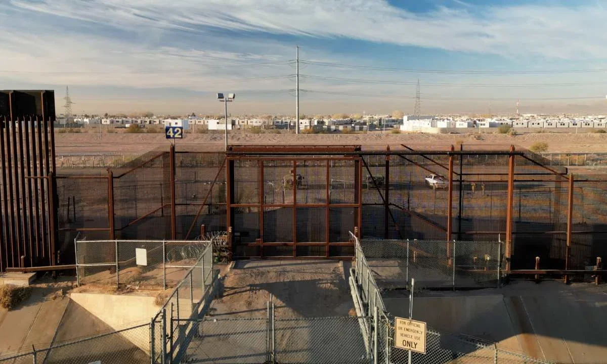 El cierre repentino del espacio aéreo sobre El Paso, Texas, expuso versiones enfrentadas entre el gobierno de Donald Trump, el Pentágono y legisladores federales.