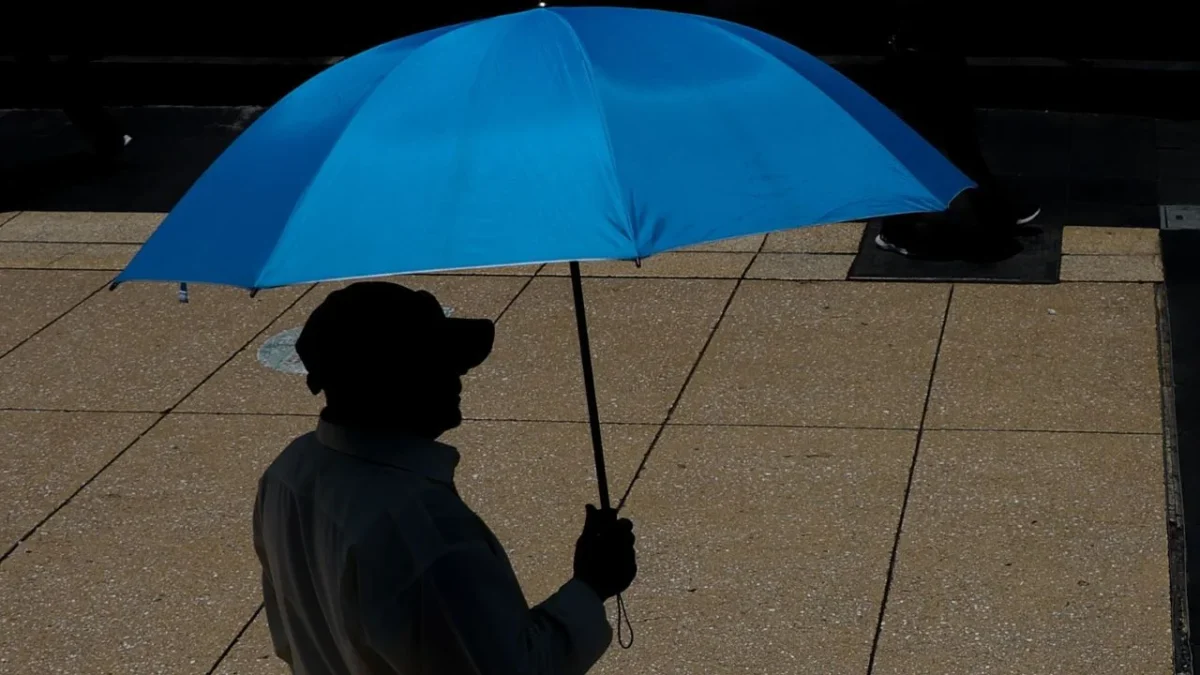 El clima hoy mantiene ambiente caluroso a muy caluroso en gran parte de México, con cielo mayormente despejado y lluvias aisladas en regiones del centro, sur y sureste del país.