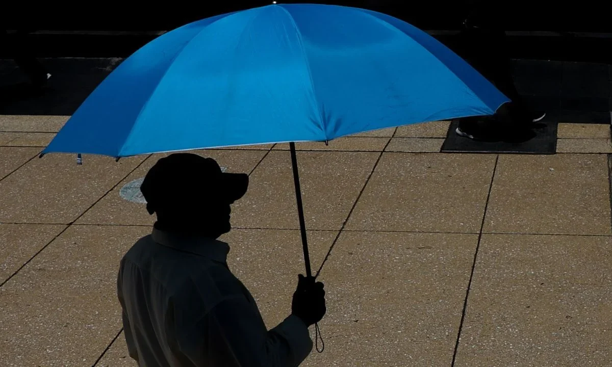 El clima hoy mantiene ambiente caluroso a muy caluroso en gran parte de México, con cielo mayormente despejado y lluvias aisladas en regiones del centro, sur y sureste del país.