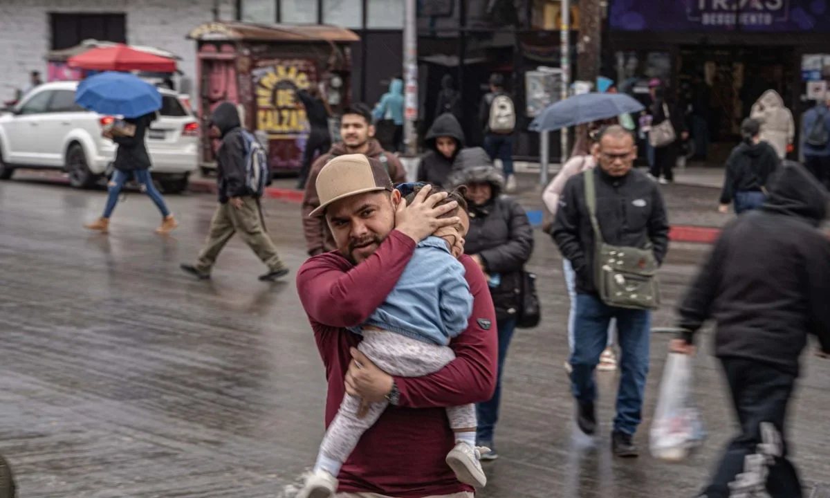 El clima hoy prevé lluvias y chubascos, mientras persiste la onda de calor en varias regiones de México.
