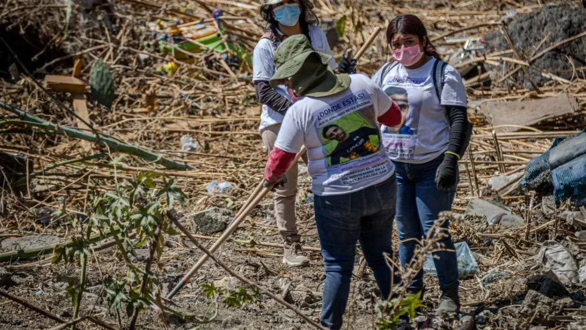 Hallazgo. En el primer día de la jornada, encontraron osamentas de animales y algunas prendas de ropa.