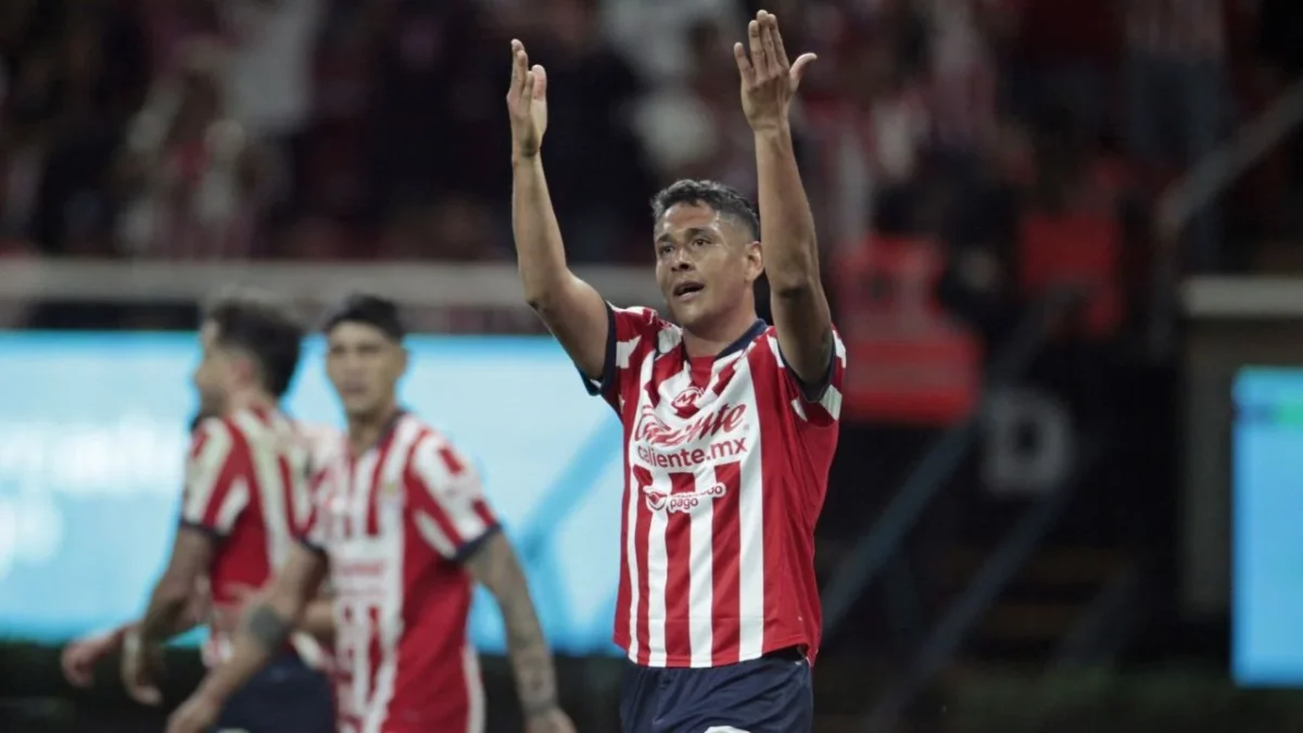 El Rebaño Sagrado no podrá contar con su capitán Luis Romo para el Clásico Nacional tras confirmar que sufre una lesión muscular.