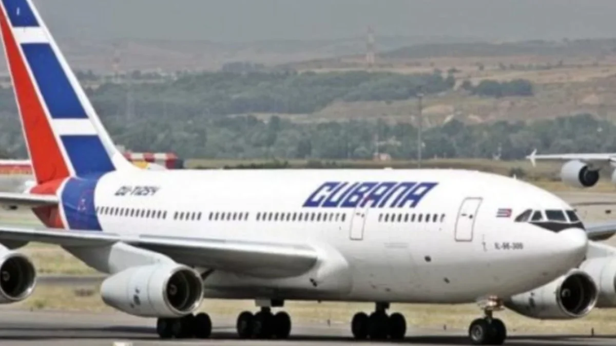 Aerolíneas internacionales que operan en Cuba podrían enfrentar cancelaciones y ajustes en sus vuelos ante la falta de combustible para aviación en la isla.