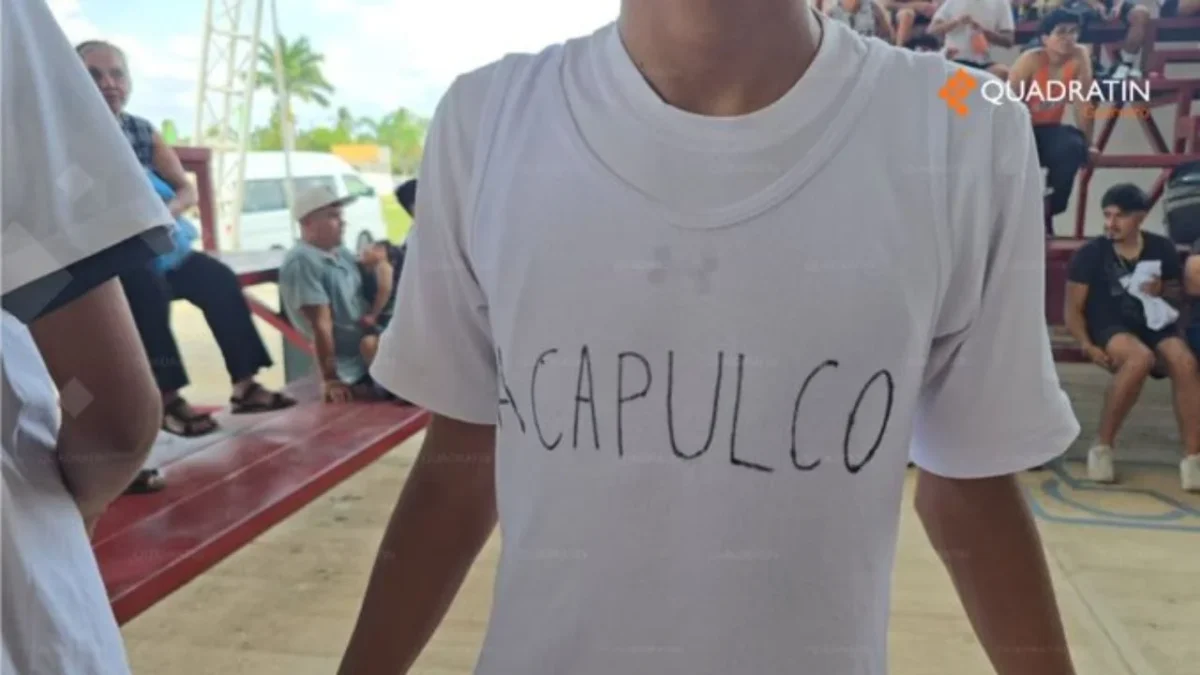 La selección de Acapulco de basquetbol compite en la Olimpiada Nacional Conade, pero lo hace sin uniforme y con uno improvisado.