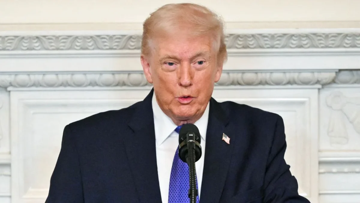 Tras golpe de la Corte Suprema, Trump incrementará arancel global de 10% al 15%