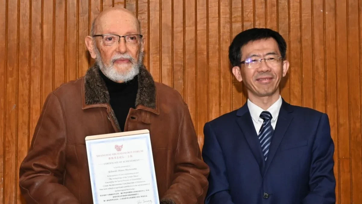 Eduardo Matos Moctezuma, investigador emérito del INAH y Yang Chuanying, consejero de la Embajada de la República Popular China en México.