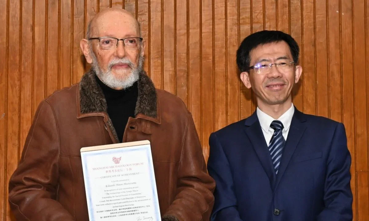 Eduardo Matos Moctezuma, investigador emérito del INAH y Yang Chuanying, consejero de la Embajada de la República Popular China en México.
