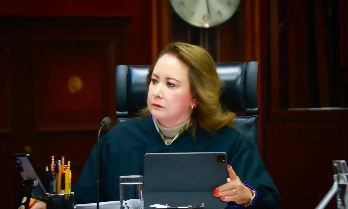 La ministra Yasmín Esquivel subrayó que proteger a una persona periodista es salvaguardar el derecho de toda la sociedad a estar informada.