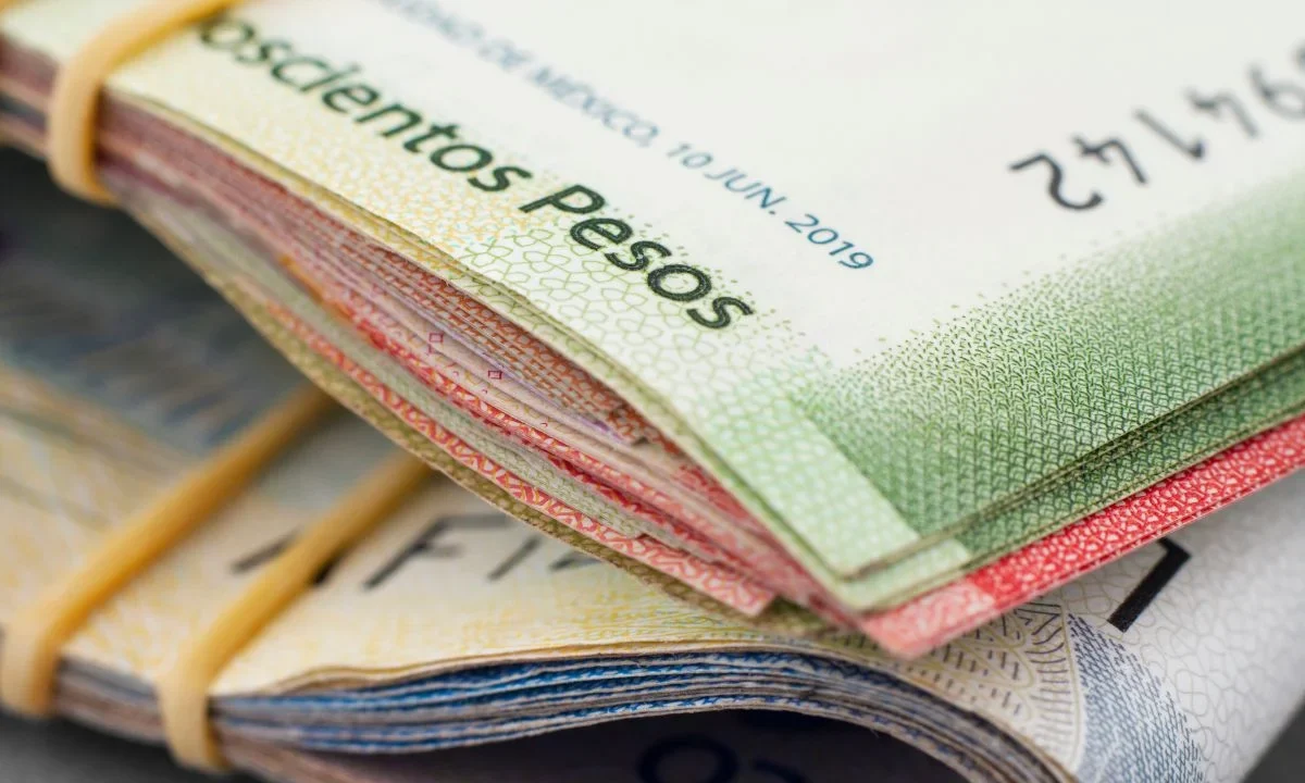Al ajustar por tipo de cambio e inflación, las remesas registraron en diciembre una caída anual de 12.4% en términos reales.